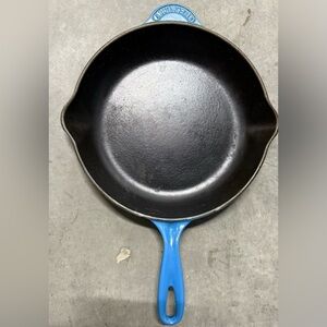 Le Creuset Enameled Cast Iron Signature Iron HandleSkillet